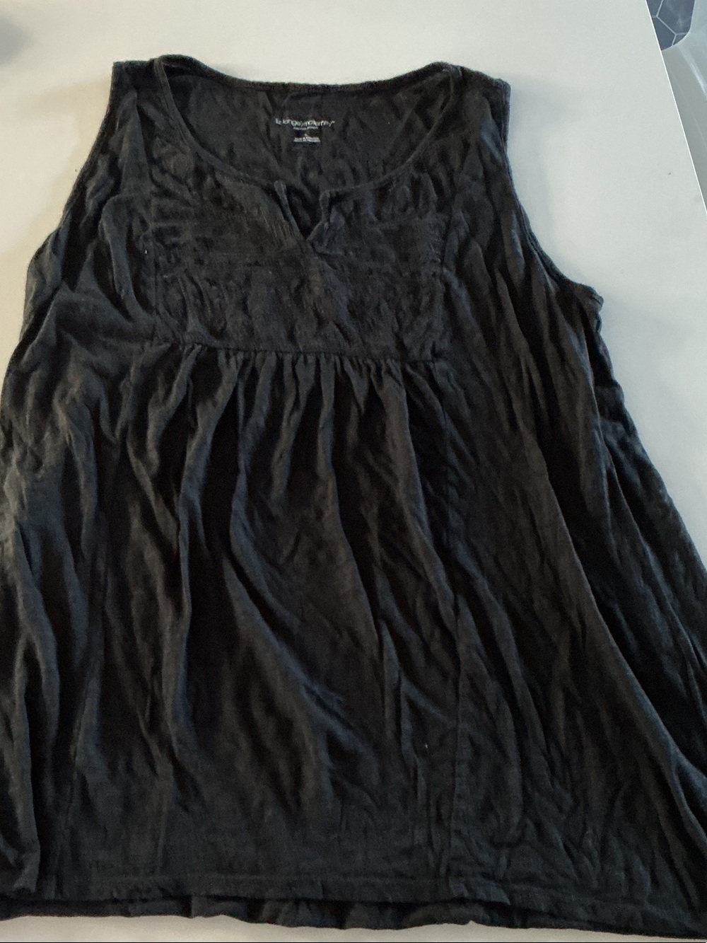 Liz Lange Black Sleeveless Embroidered Yoke Tank